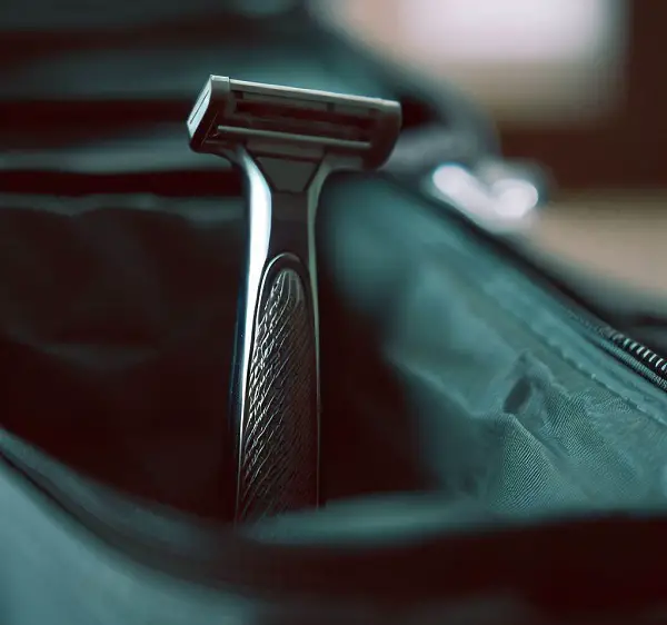 Can I Bring a Facial Razor on a Plane