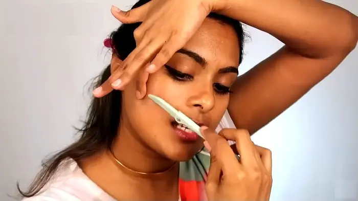 Can I Shave My Upper Lip with a Razor, Girl